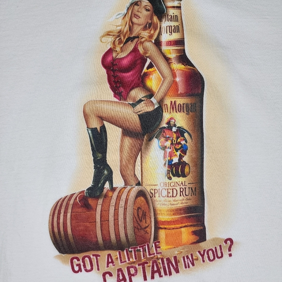 Captain Morgan Sexy Babe T-shirt! - Picture 2 of 6